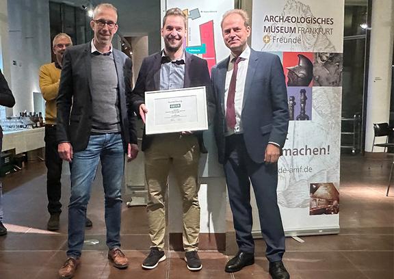 VEA-Geschäftsführer Christian Otto (v.li.) mit VEA-Teamleiter Veranstaltungen Torben Harms und dem Vorsitzenden des Bundesverbandes der Deutschen Industrie Eberhard von Rottenburg. Quelle: Forschungsgesellschaft für Energiewirtschaft mbH
